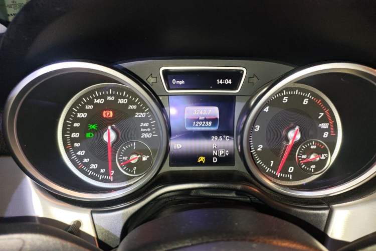 Used Mercedes-Benz GLE 2015 GLE 320 4MATIC Odometer Close Up