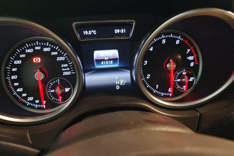 Used Mercedes-Benz GLE 2015 GLE 400 4MATIC Odometer Close Up