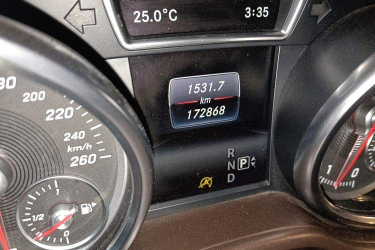 Used Mercedes-Benz GLE 2015 GLE 320 4MATIC Odometer Close Up