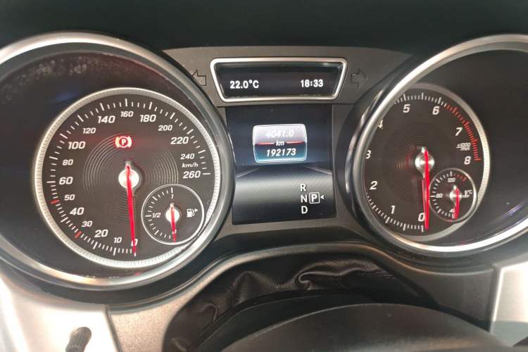 Used Mercedes-Benz GLE 2015 GLE 320 4MATIC Odometer Close Up