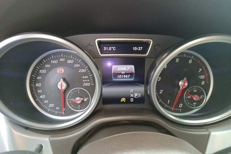 Used Mercedes-Benz GLE 2015 GLE 320 4MATIC Odometer Close Up