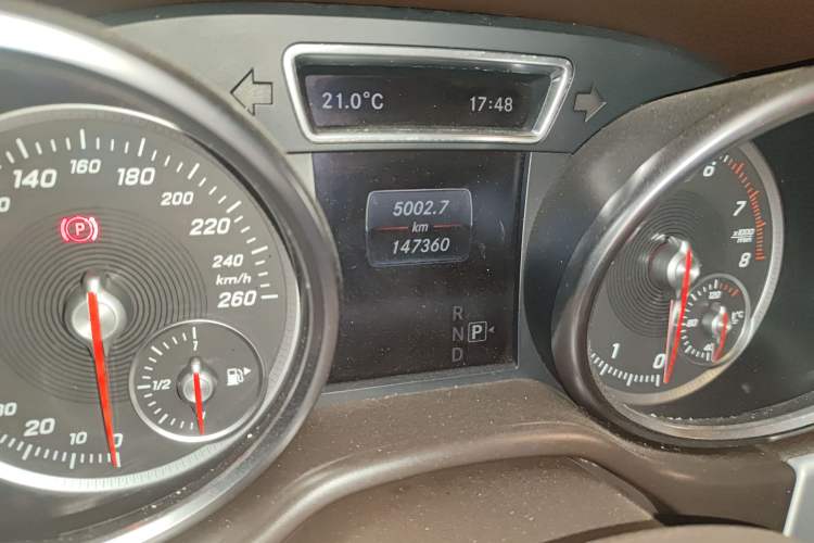 Used Mercedes-Benz GLE 2015 GLE 320 4MATIC Odometer Close Up