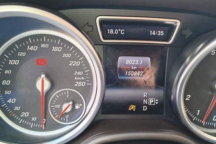 Used Mercedes-Benz GLE 2015 GLE 320 4MATIC Odometer Close Up