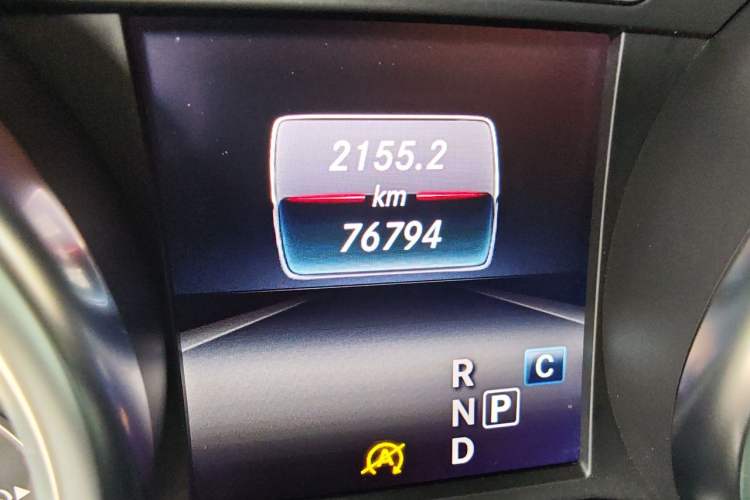 Used Mercedes-Benz GLE 2015 GLE 320 4MATIC Odometer Close Up