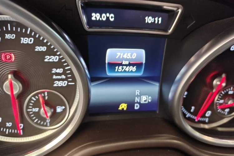 Used Mercedes-Benz GLE 2015 GLE 400 4MATIC Odometer Close Up