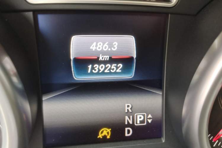 Used Mercedes-Benz GLE 2015 GLE 400 4MATIC Odometer Close Up