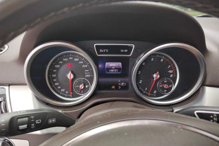 Used Mercedes-Benz GLE 2015 GLE 320 4MATIC Odometer Close Up