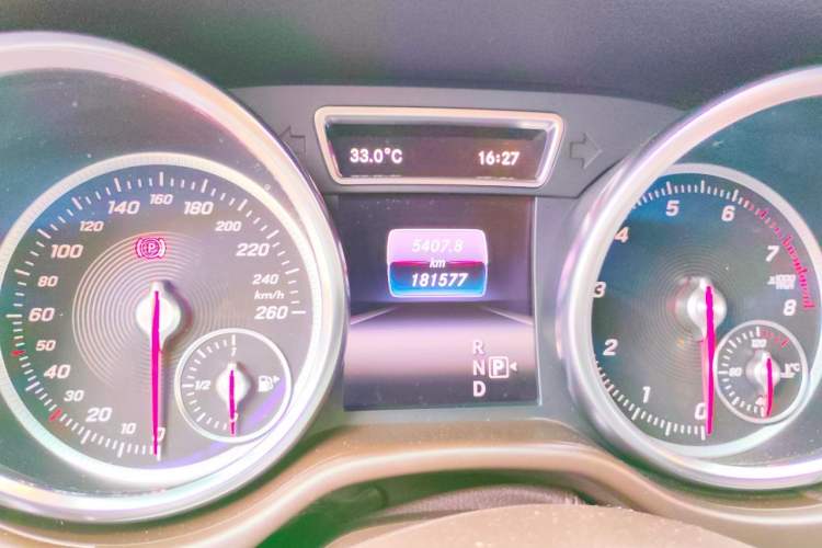 Used Mercedes-Benz GLE 2015 GLE 400 4MATIC Odometer Close Up