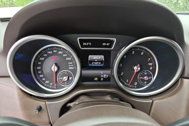 Used Mercedes-Benz GLE 2015 GLE 320 4MATIC Odometer Close Up
