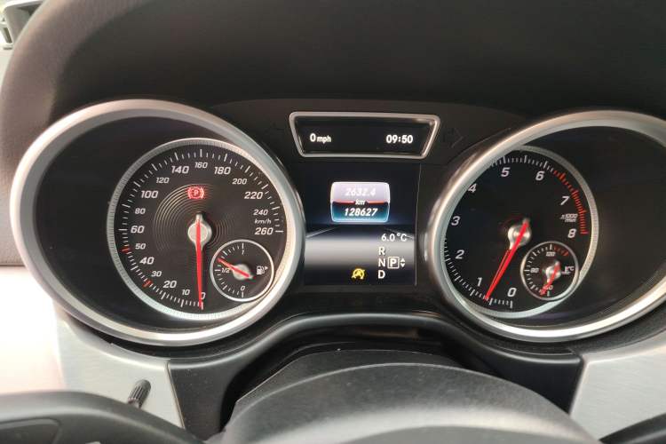 Used Mercedes-Benz GLE 2015 GLE 320 4MATIC Odometer Close Up