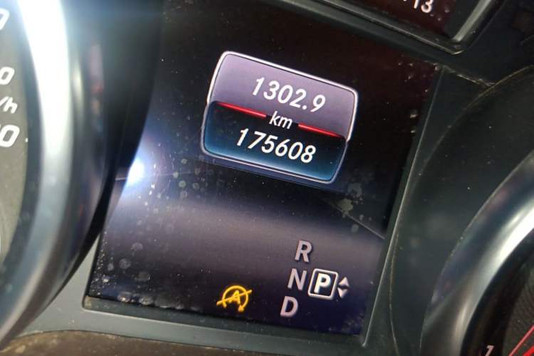 Used Mercedes-Benz GLE 2015 GLE 320 4MATIC Odometer Close Up