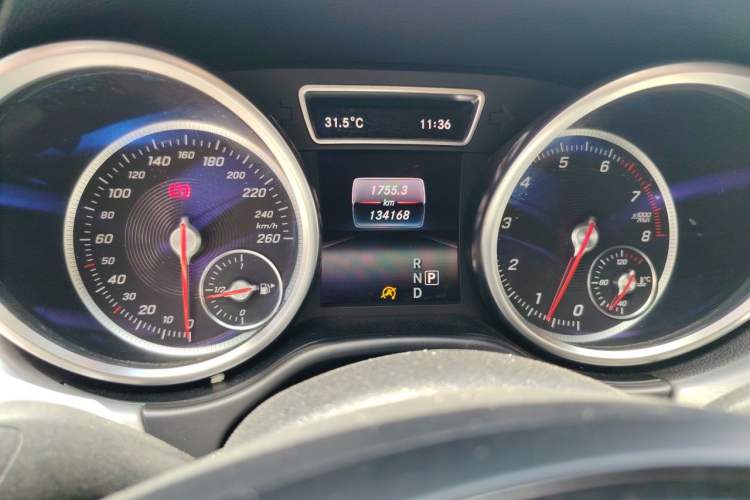 Used Mercedes-Benz GLE 2015 GLE 400 4MATIC Odometer Close Up
