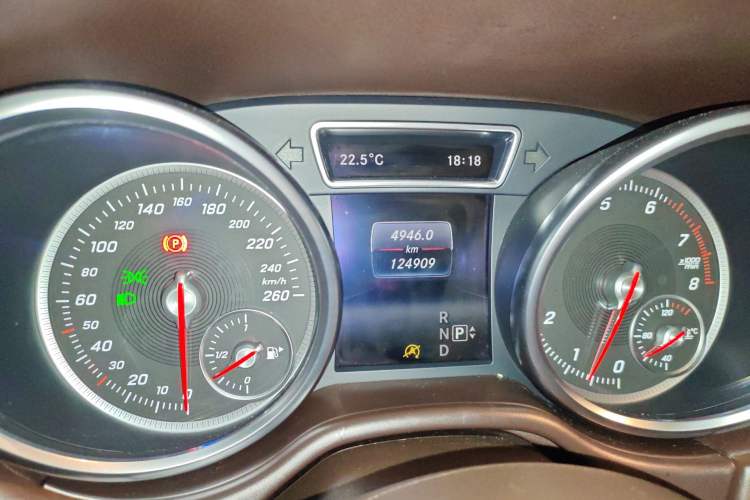 Used Mercedes-Benz GLE 2015 GLE 320 4MATIC Odometer Close Up