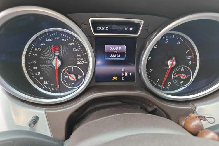 Used Mercedes-Benz GLE 2015 GLE 320 4MATIC Odometer Close Up