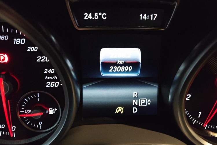 Used Mercedes-Benz GLE 2015 GLE 320 4MATIC Odometer Close Up