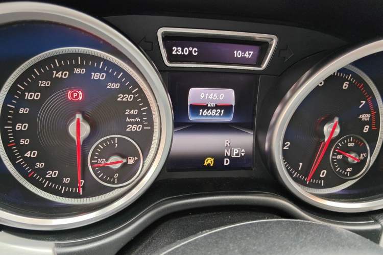Used Mercedes-Benz GLE 2015 GLE 320 4MATIC Odometer Close Up