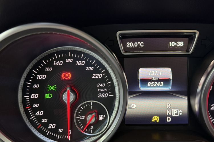 Used Mercedes-Benz GLE 2015 GLE 400 4MATIC Odometer Close Up
