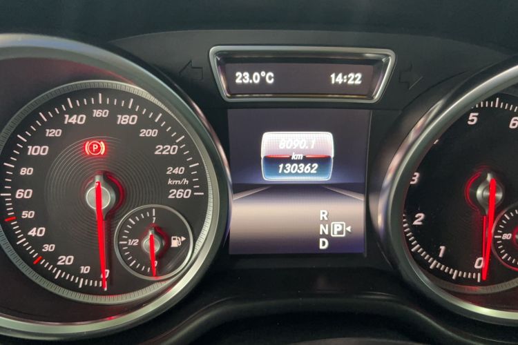 Used Mercedes-Benz GLE 2015 GLE 400 4MATIC Odometer Close Up