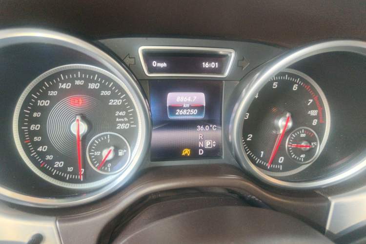 Used Mercedes-Benz GLE 2015 GLE 400 4MATIC Odometer Close Up