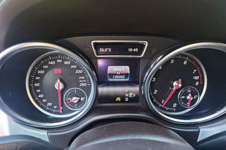Used Mercedes-Benz GLE 2015 GLE 320 4MATIC Odometer Close Up