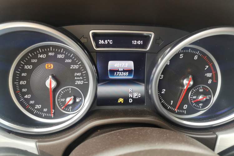 Used Mercedes-Benz GLE 2015 GLE 320 4MATIC Odometer Close Up