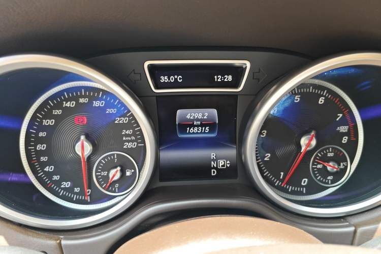 Used Mercedes-Benz GLE  Odometer Close Up