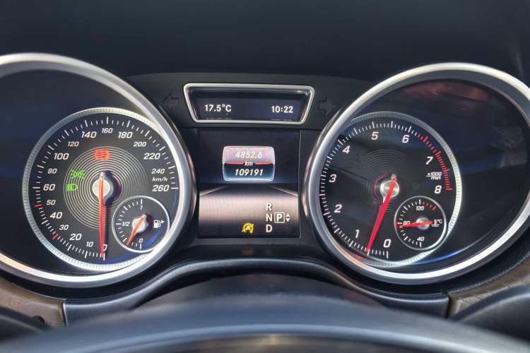 Used Mercedes-Benz GLE 2015 GLE 400 4MATIC Odometer Close Up