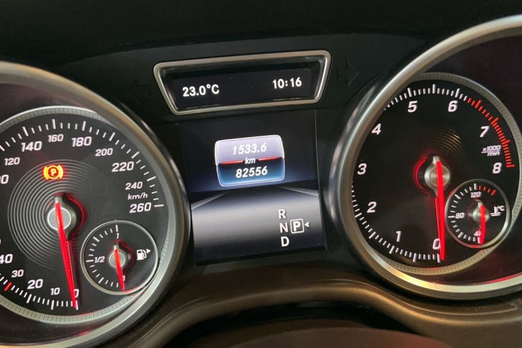 Used Mercedes-Benz GLE 2015 GLE 400 4MATIC Odometer Close Up