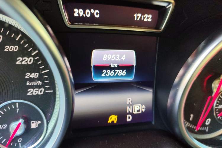 Used Mercedes-Benz GLE 2015 GLE 320 4MATIC Odometer Close Up