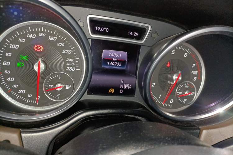 Used Mercedes-Benz GLE 2015 GLE 400 4MATIC Odometer Close Up