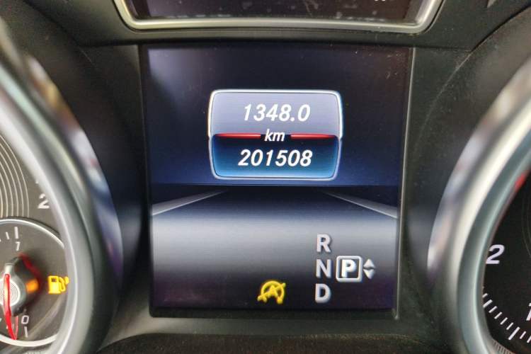 Used Mercedes-Benz GLE 2015 GLE 320 4MATIC Odometer Close Up