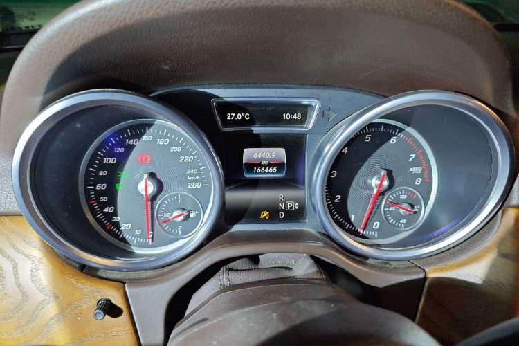 Used Mercedes-Benz GLE 2015 GLE 320 4MATIC Odometer Close Up