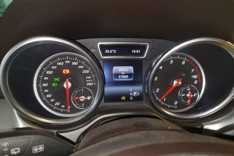 Used Mercedes-Benz GLE 2015 GLE 320 4MATIC Odometer Close Up
