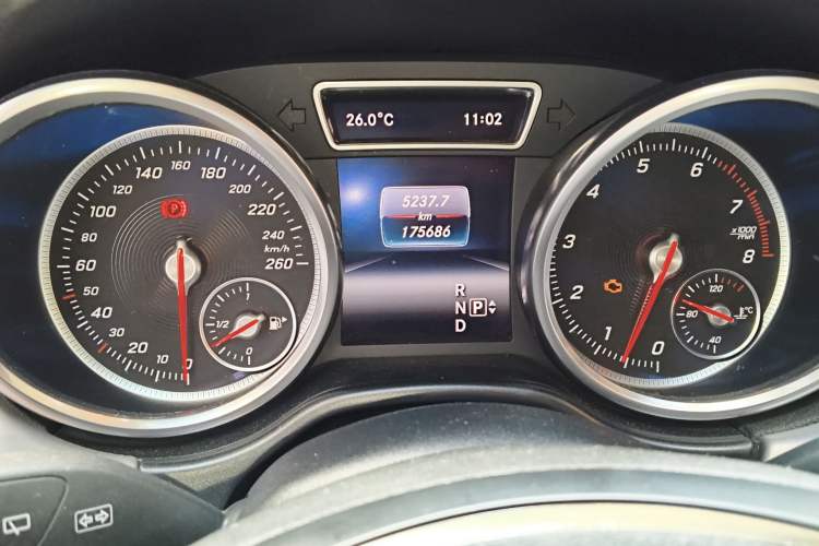 Used Mercedes-Benz GLE 2015 GLE 320 4MATIC Odometer Close Up