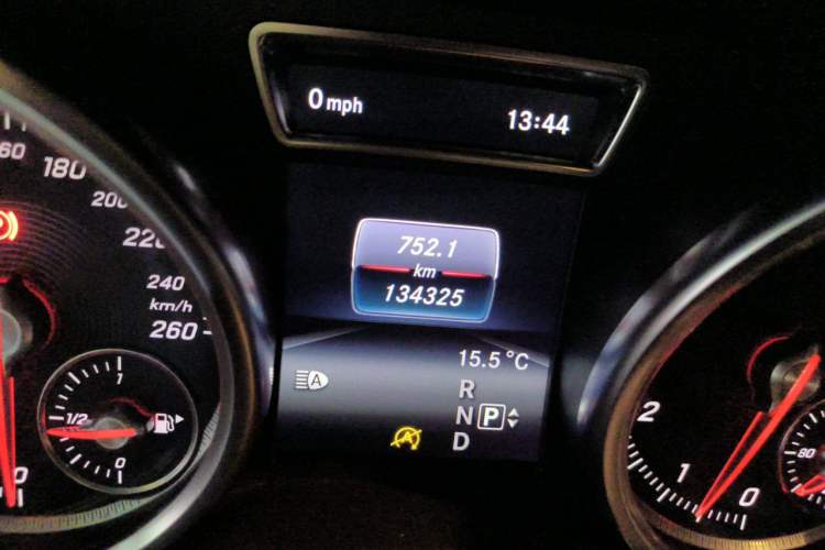 Used Mercedes-Benz GLE 2015 GLE 320 4MATIC Odometer Close Up