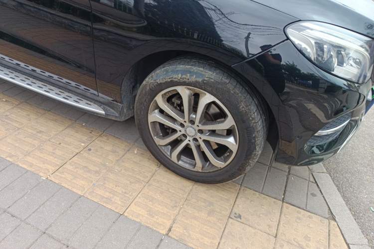 Used Mercedes-Benz GLE  Right Front Wheel Hub