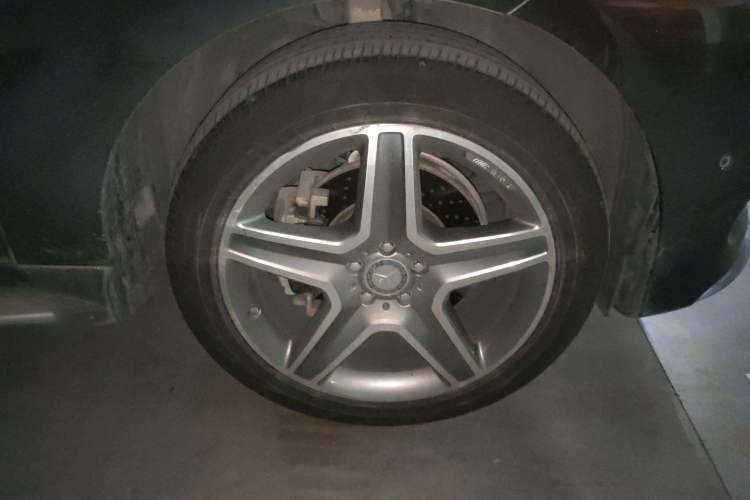 Used Mercedes-Benz GLE 2015 GLE 400 4MATIC Right Front Wheel Hub