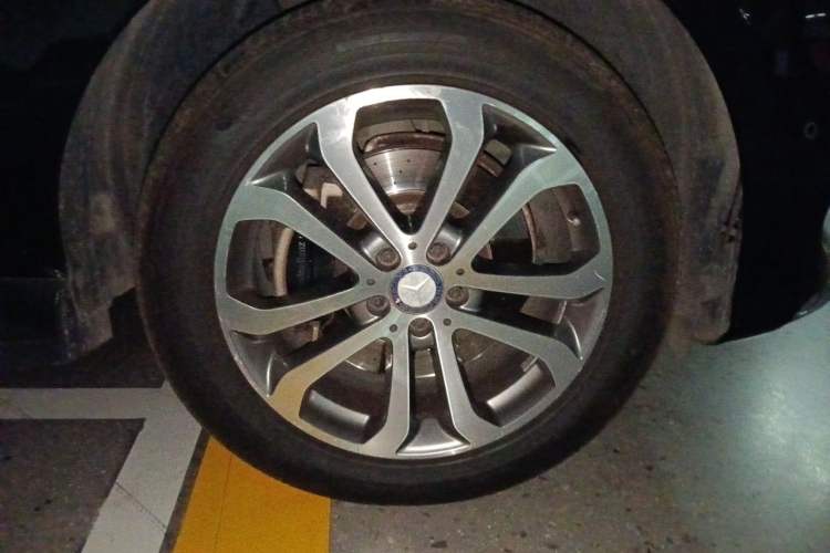 Used Mercedes-Benz GLE 2015 GLE 320 4MATIC Right Front Wheel Hub