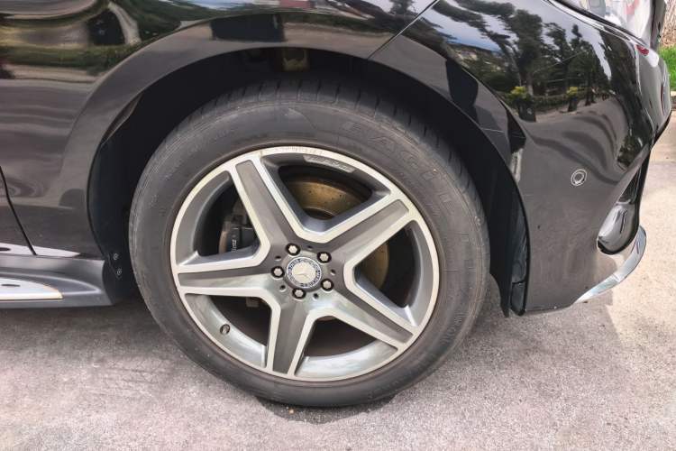 Used Mercedes-Benz GLE 2015 GLE 400 4MATIC Right Front Wheel Hub