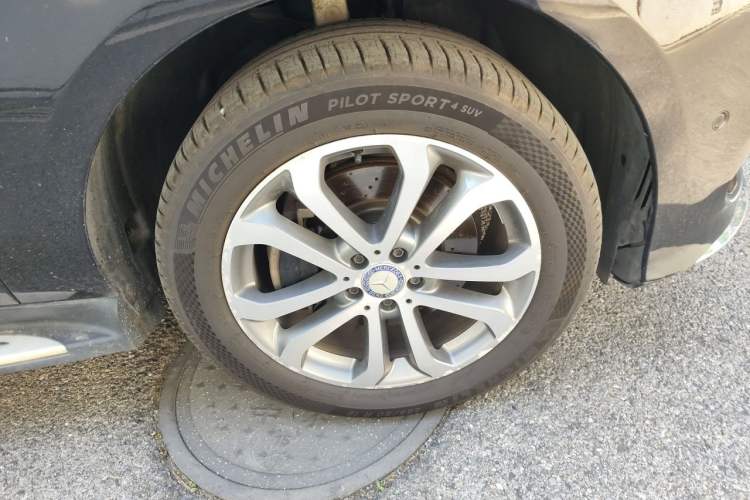 Used Mercedes-Benz GLE 2015 GLE 320 4MATIC Right Front Wheel Hub