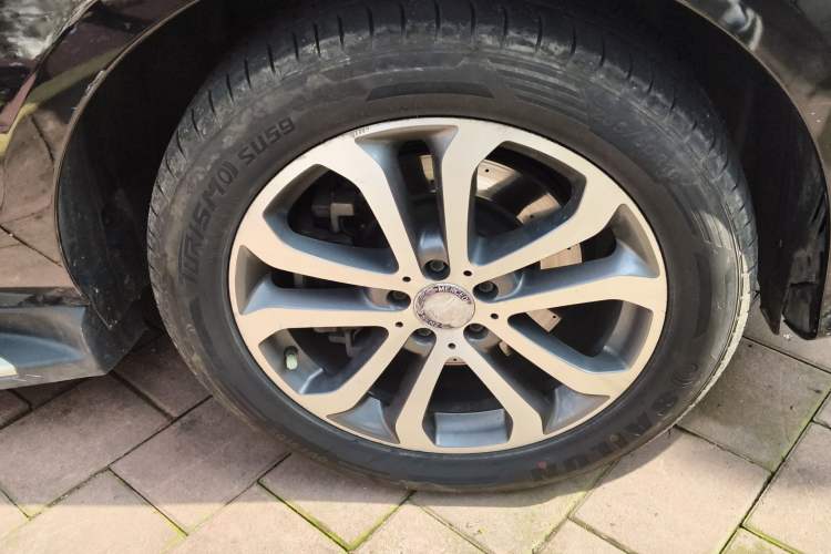 Used Mercedes-Benz GLE 2015 GLE 320 4MATIC Right Front Wheel Hub
