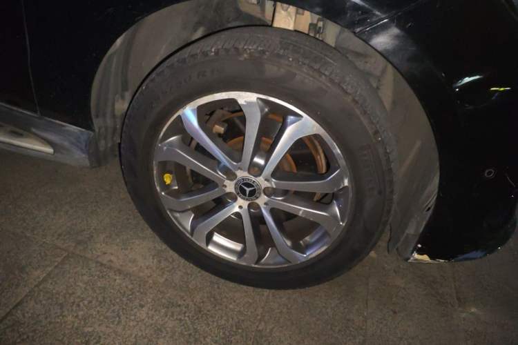 Used Mercedes-Benz GLE 2015 GLE 320 4MATIC Right Front Wheel Hub
