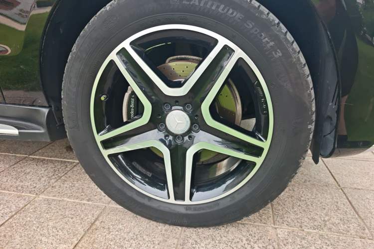 Used Mercedes-Benz GLE 2015 GLE 320 4MATIC Right Front Wheel Hub