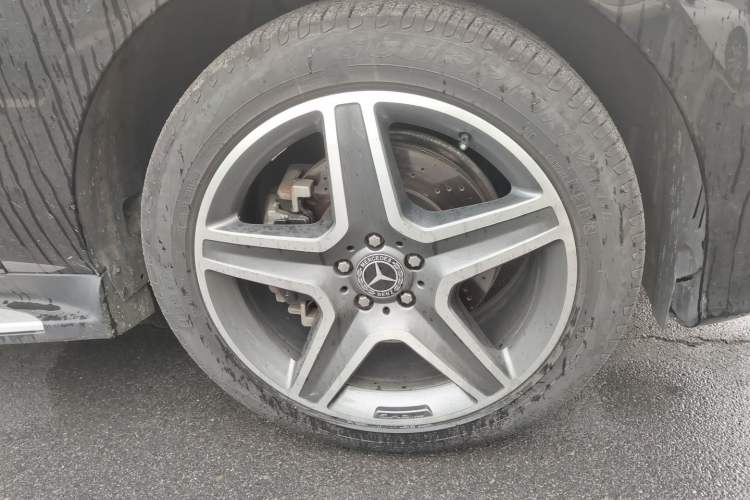Used Mercedes-Benz GLE 2015 GLE 400 4MATIC Right Front Wheel Hub