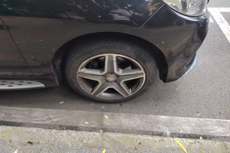 Used Mercedes-Benz GLE 2015 GLE 320 4MATIC Right Front Wheel Hub
