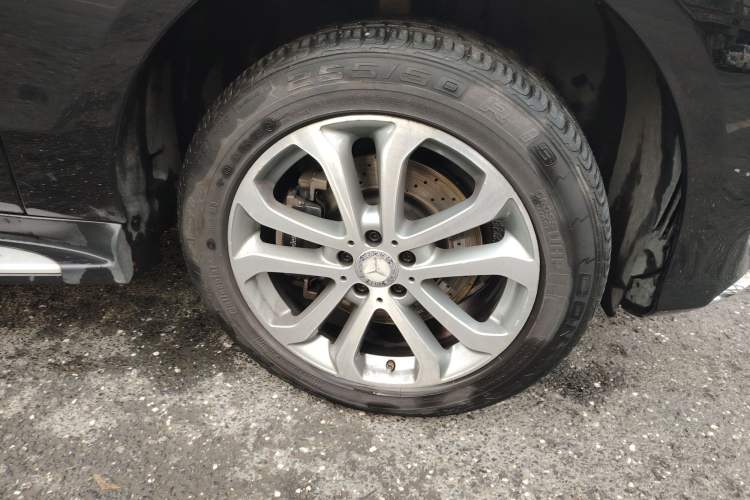Used Mercedes-Benz GLE 2015 GLE 320 4MATIC Right Front Wheel Hub