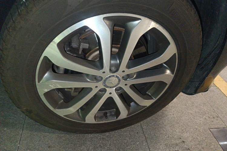 Used Mercedes-Benz GLE 2015 GLE 320 4MATIC Right Front Wheel Hub