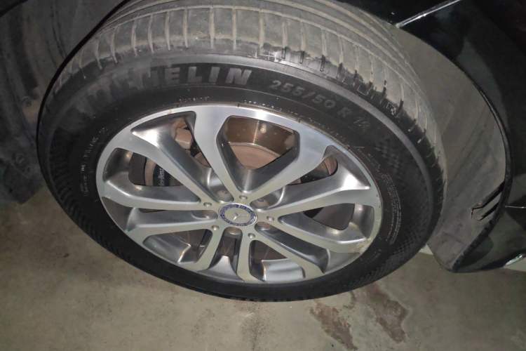 Used Mercedes-Benz GLE 2015 GLE 320 4MATIC Right Front Wheel Hub