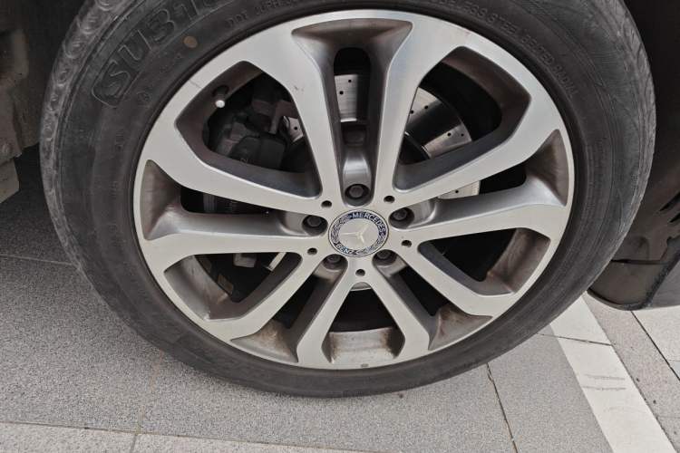 Used Mercedes-Benz GLE 2015 GLE 320 4MATIC Right Front Wheel Hub