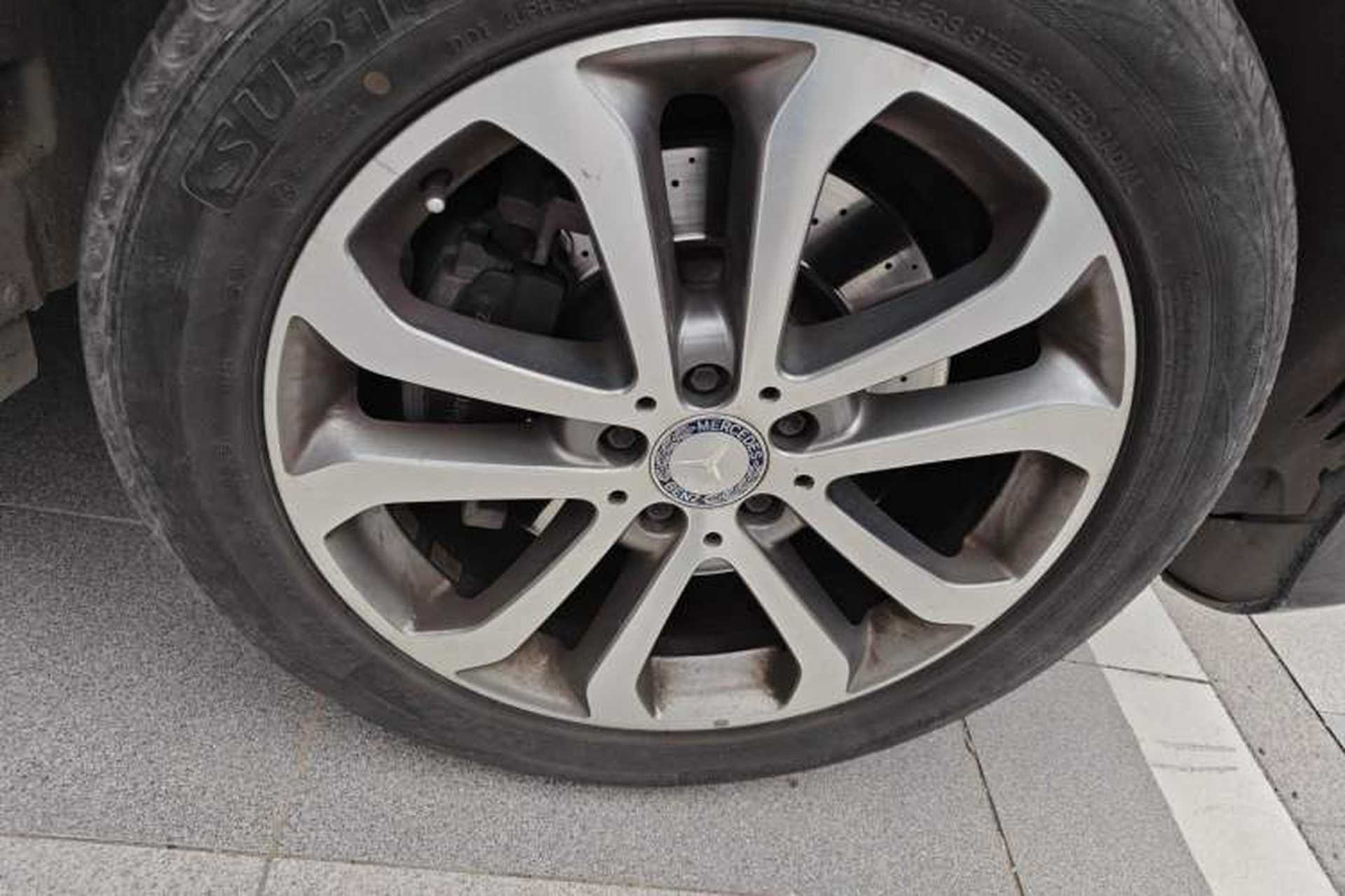 Used Mercedes-Benz GLE 2015 GLE 320 4MATIC Right Front Wheel Hub